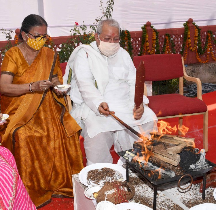 राज्यपाल कलराज मिश्र ने नवरात्रि में दुर्गा सप्तशती और रामायण का पाठ किया पूजा, अर्चना और हवन कर प्रदेश की खुशहाली की कामना की