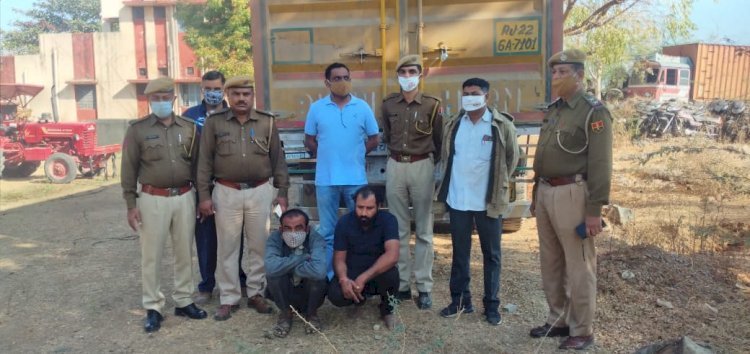 लाखों की अवैध शराब समेत दो गिरफ्तार, ट्रक में भरकर गुजरात जा रहे थे आरोपित