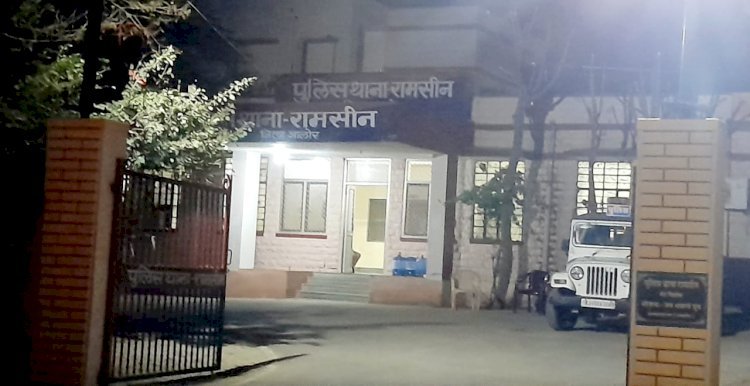 शराब माफियाओं पर मेहरबान रामसीन थानाधिकारी
