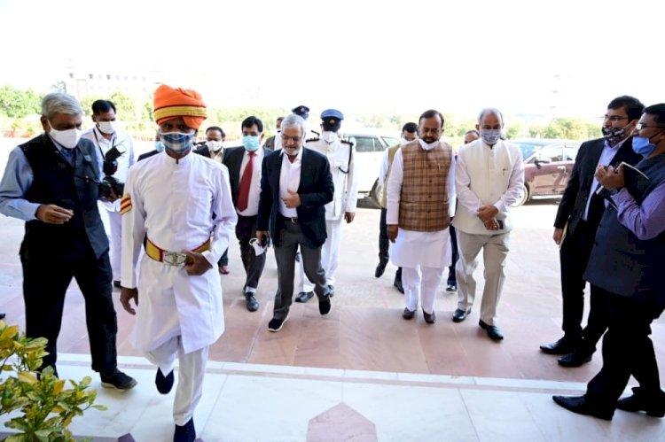 विपरित परिस्थितियों में मुख्यमंत्री ने जनहित एवं विकास के प्रति गजब की इच्छाशक्ति दिखाई : लोढ़ा