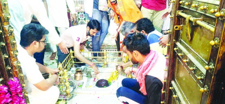 सिद्ध योग में महाशिवरात्रि पर श्रद्धालुओं ने किया बाबा का जलाभिषेक
