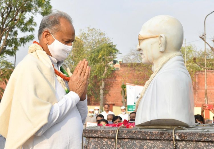 सीएम अशोक गहलोत ने लोकतंत्र को बताया खतरा, सरकारी एजेंसियों को बताया सरकार के शिकंजे में