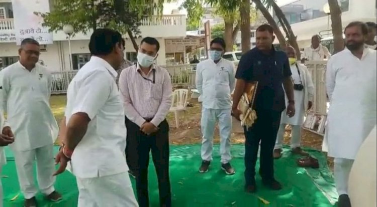 सिरोही प्रभारी मंत्री भाया ने दौरे के दौरान माउंट आबू SDM को बुलाकर कहा था "ये परम्पराएं अच्छी नहीं, आगे चलकर आपको होगी तकलीफ", अब तबादला