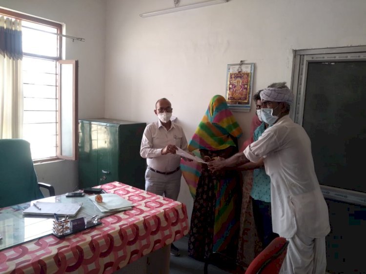 उप प्रधान के पुत्र पर महिला से मारपीट, छेड़छाड़ और ​अनैतिक कृत्यों का आरोप, जांच जिला महिला सेल से कराने की मांग, एसडीएम को सौंपा ज्ञापन