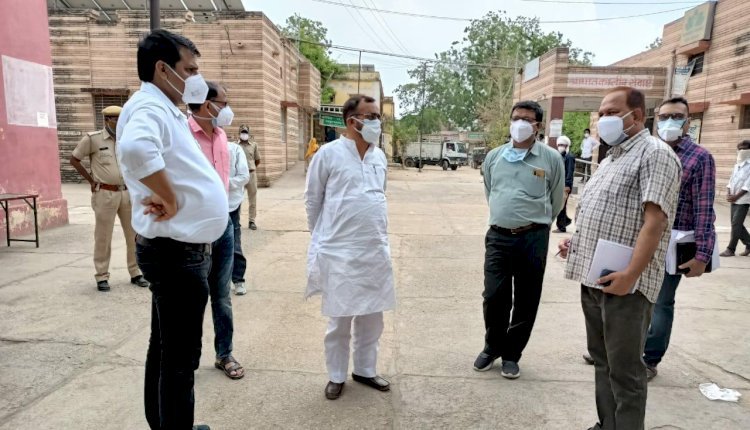 विधायक कोरोना मरीजों की व्यवस्थाओं में हाजिर, जिला अस्पताल का निरीक्षण कर दिए निर्देश