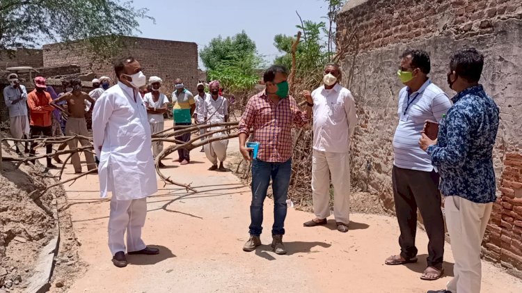 कंटेन्टमेंट जोन में भोजन पानी की सुविधाओं का अभाव, ग्रामीणों ने विधायक को की शिकायत, सूचना पर पहुंचे विधायक ने अधिकारियों को फटकारा