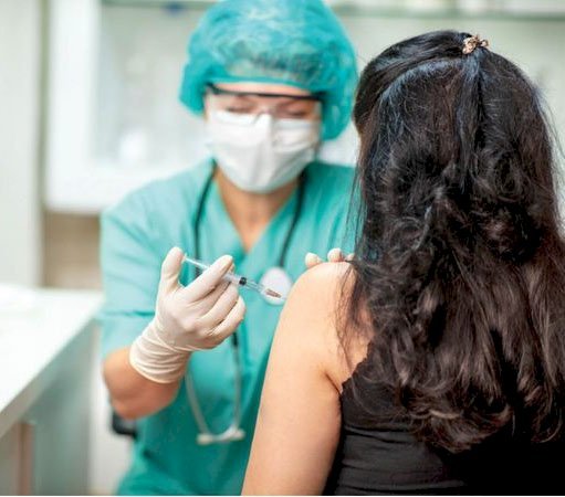 जहां वैक्सीनेशन वहां कम हुआ संक्रमण और जहां वैक्सीनेशन कम, वहां हालात भयावह: सर्वे रिपोर्ट