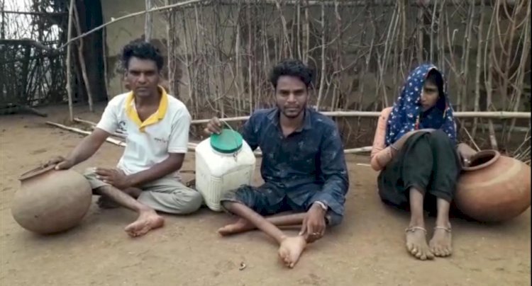 हर घर नल कनेक्शन योजना में गांव—गांव, ढ़ाणी—ढ़ाणी में पेयजल पहुंचाने का दावा करने वाली सरकार से बांसवाड़ा जिले के एक  परिवार के दिव्यांग सदस्यों ने लगाई पानी के लिए गुहार