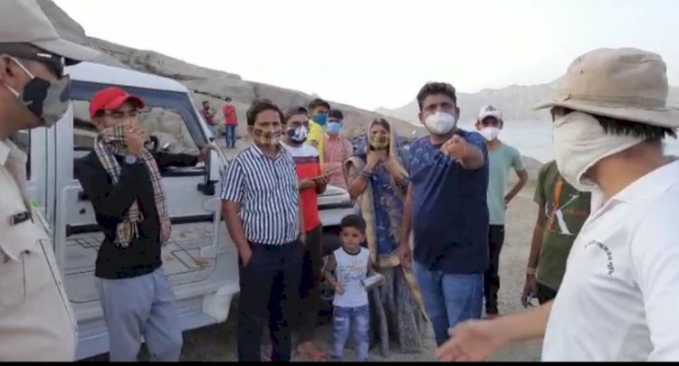 जवाईबांध में चल रही थी शराब पार्टी, शिकायत के बाद वाइल्ड लाइफ औऱ पुलिस प्रशासन ने की कार्रवाई