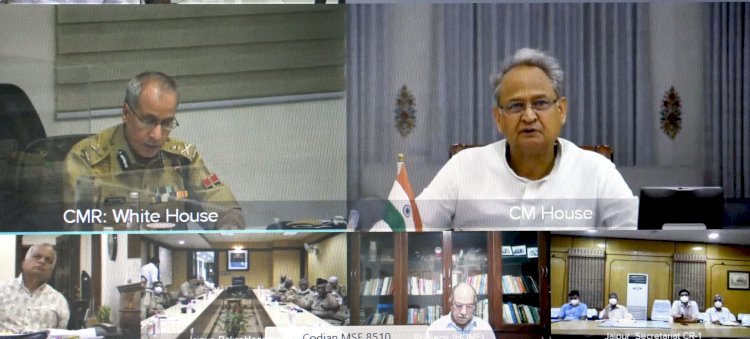 पुलिस कार्मिकों को फील्ड पोस्टिंग देने से पूर्व पिछले कार्यकाल का लिया जाएगा फीडबैक, थानों को सीसीटीवी से जोड़ने के निर्देश: गहलोत