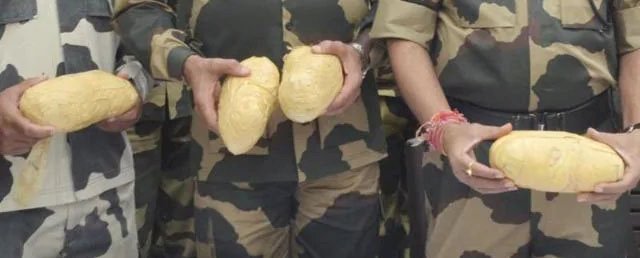 बीएसएफ के जवानों ने जब्त की 135 करोड़ की हेराइन, 1 तस्कर का मार गिराया