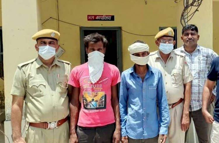 जिसने हत्या की, वहीं लोग हत्यारे को पकडऩे की मांग को लेकर धरने पर बैठे, पुलिस ने २ आरोपियों को पकड़ा