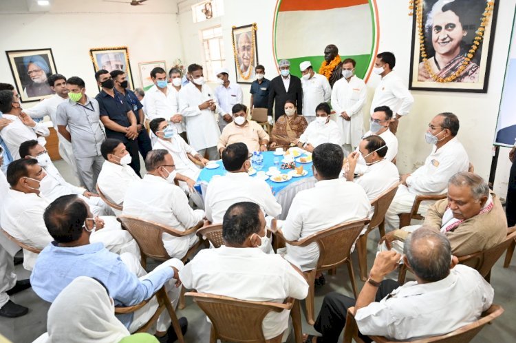 गहलोत सरकार के मंत्रिमंडल विस्तार से पूर्व वन टू वन विधायकों से चर्चा करेंगे माकन