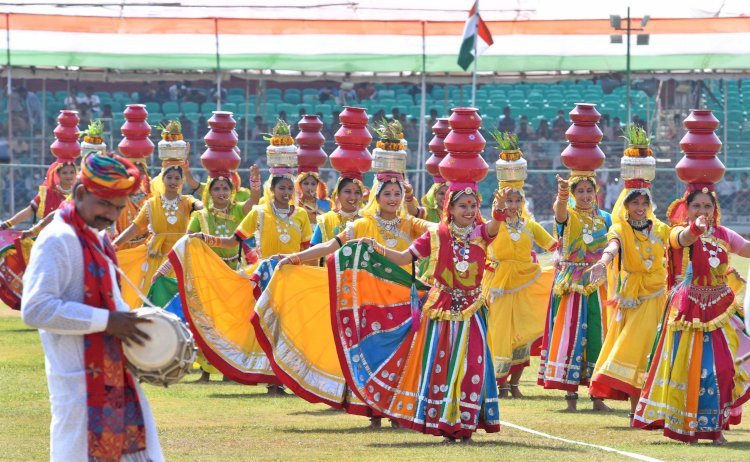 देश को संवैधानिक मूल्यों के अनुरूप आगे बढ़ाना होगा : मुख्यमंत्री