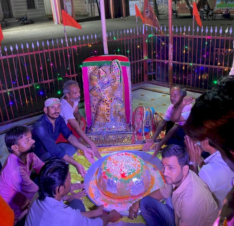 मांडोली के ग्रामवासियों ने भगवान हनुमान जी लगाया 41 किलो चूरमे का भोग