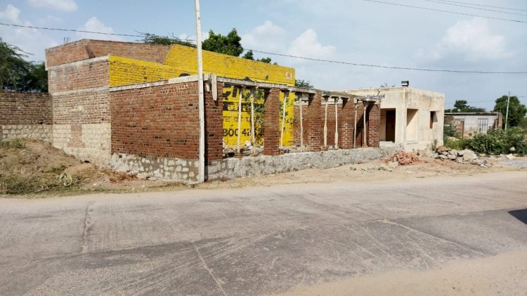 बिना अनुमति के धड़ल्ले से बन रहे व्यवसायिक कॉम्पलेक्स व मकान