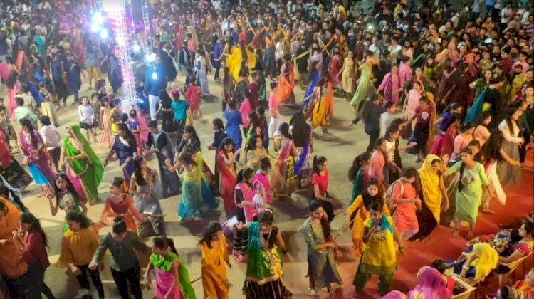 शारदीय नवरात्रा समापन के साथ ही पंडाल में गरबा महोत्सव के बीच मनमोहक प्रस्तुतियां