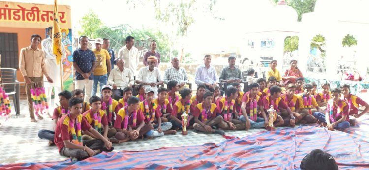 65वीं जिला स्तरीय हॉकी प्रतियोगिता में मांडोली गांव का नाम रोशन करने पर हनुमान सेवा समिति ने विजेताओं का किया अभिनंदन