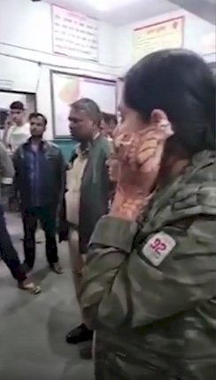 जालोर की पूर्व विधायक अमृता मेघवाल के वाहन पर जयपुर में बाइक सवार बदमाशों ने फेंके पत्थर, मेघवाल के कान पर लगी चोट