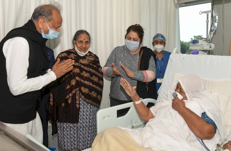 मुख्यमंत्री अशोक गहलोत ने साध्वी प्रमुख कनकप्रभा की कुशलक्षेम पूछी