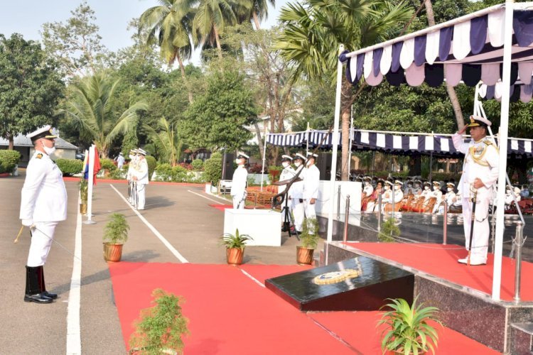 वाइस एडमिरल बिस्वजीत दासगुप्ता ने पूर्वी कमान के फ्लैग ऑफिसर कमांडिंग इन चीफ के रूप में संभाला पदभार
