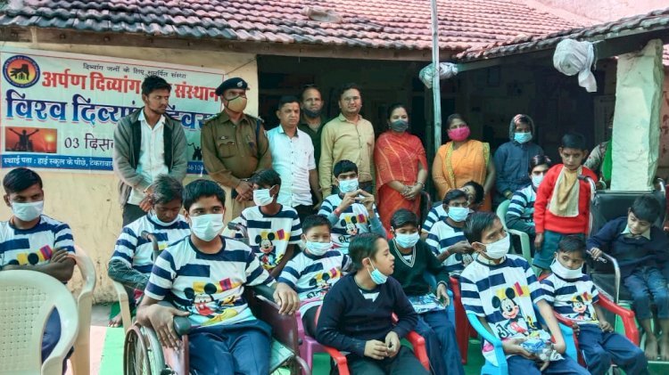 विश्व दिव्यांग दिवस के उपलक्ष में भीनमाल में समारोह आयोजित, बच्चों को मास्क और सेनेटाइजर वितरित