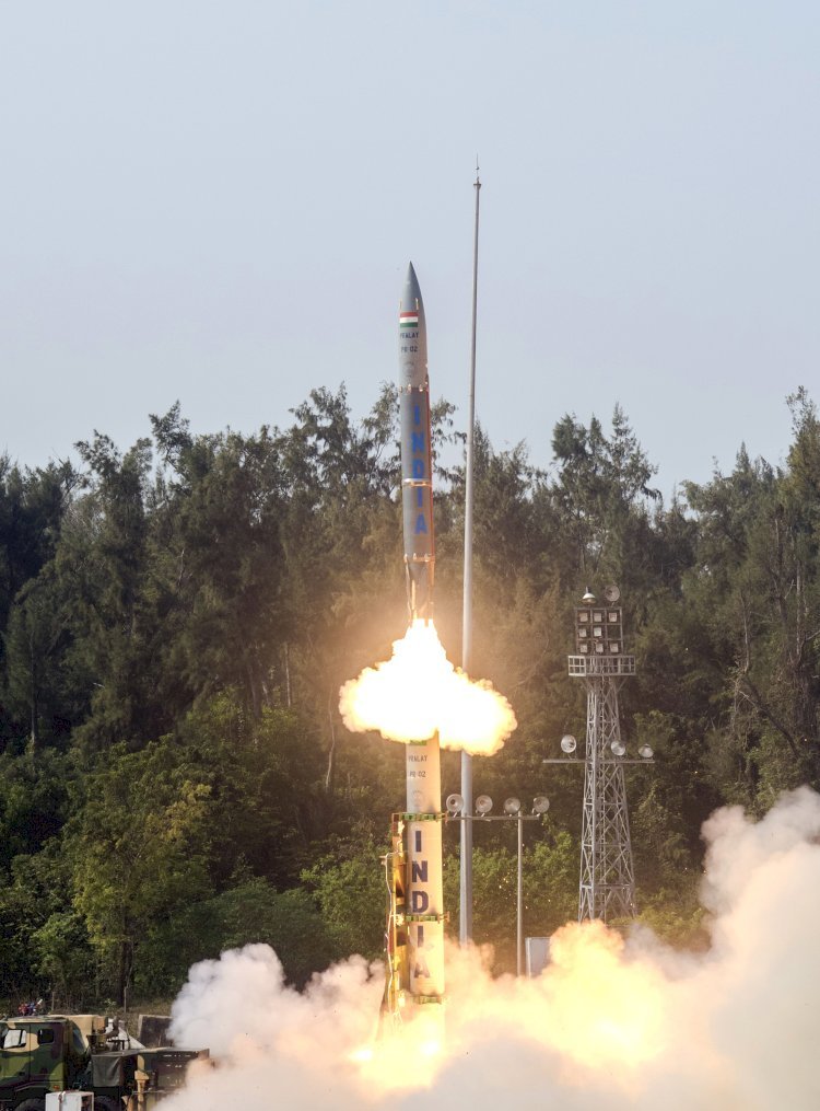 Defense research लगातार कर रहा है नई पीढ़ी की स्वदेशी मिसाइलों का परीक्षण, अब ओडिशा तट से Missile Pralay का किया सफल परीक्षण