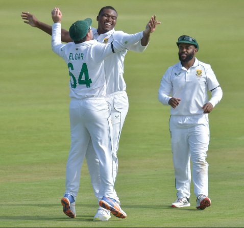 India vs South Africa टेस्ट मैच के तीसरे दिन भारत का खराब प्रदर्शन, महज 36 रन पर गई 6 विकेट,भारत ने बनाए 327 रन