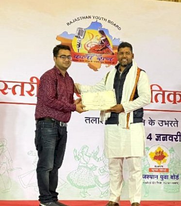 Sports Minister Chandna ने राज्य स्तरीय प्रतिभा खोज महोत्सव में  सिरोही के युवा प्रतिभावान कार्तिकेय शर्मा को किया सम्मानित