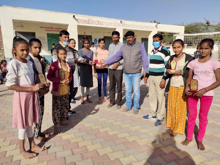 Jalore के नया नारणावास की बेटियों ने खेलकूद में किया नाम रोशन, बालिका दिवस पर बालिकाओं को सम्मानित