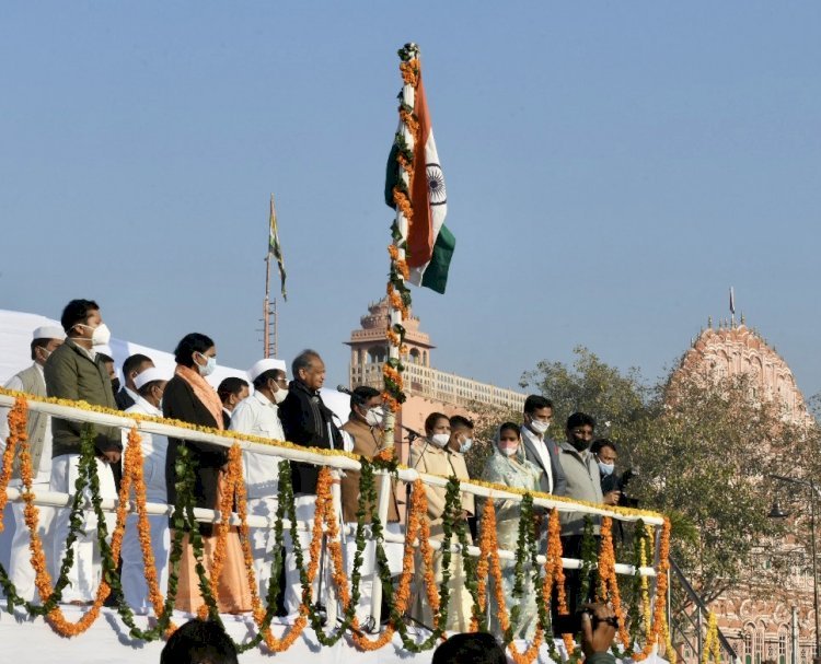 देश में तनाव और अविश्वास का माहौल, गांधी जी के बताए सत्य व अहिंसा के मार्ग पर  चलने की आवश्यकता:सीएम