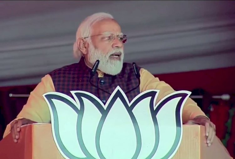 यूपी के कन्नौज पहुंचे प्रधानमंत्री नरेंद्र मोदी, बोले कन्नौज के इत्र कारोबार तक को कर दिया बदनाम