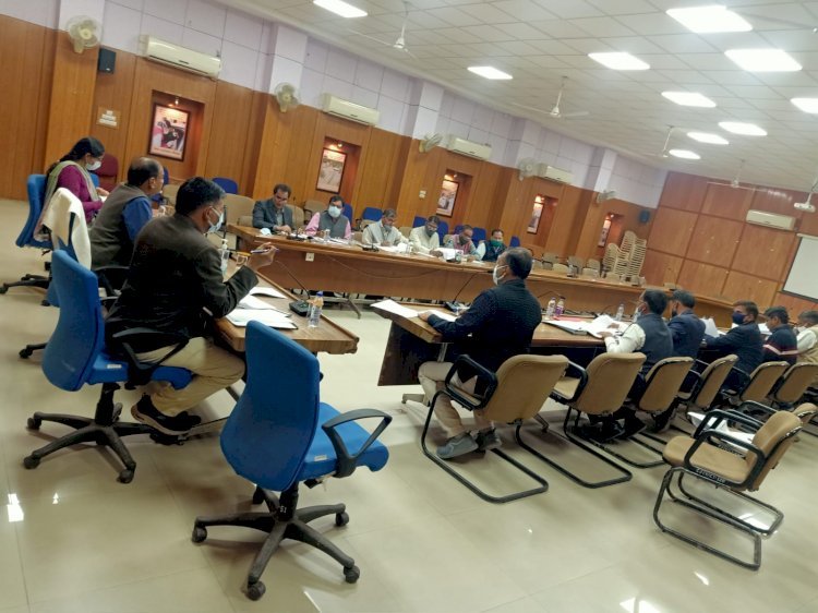 प्रदेश में ओवरलोड वाहनों की जांच पोर्टेबल वेईंग मशीन से ही करने के परिवहन आयुक्त ने दिए निर्देश