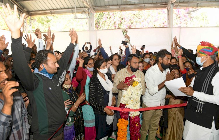 राजस्थान में पुरानी पेंशन योजना फिर से लागू करने की घोषणा पर कर्मचारी संगठनों के प्रतिनिधियों ने सीएम का जताया आभार