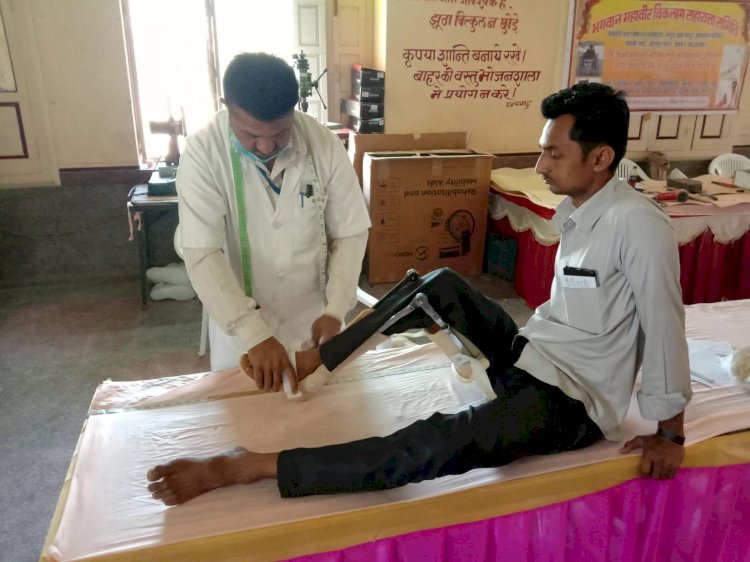 जीवास फाउण्डेशन और महावीर विकलांग सहायता समिति से उपकरण पाकर खिले दिव्यांगों के चेहरे