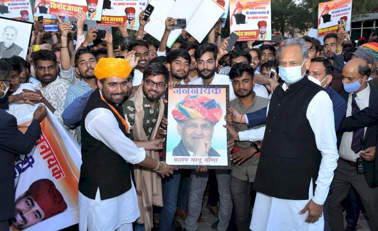 सीएम ने पशुपालकों के हितों में दूध पर मिलने वाले अनुदान को 2 रुपए से बढ़ाकर किया 5 रुपए प्रति लीटर, पशुपालकों ने जताया आभार
