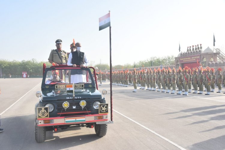मुख्यमंत्री गहलोत ने बीएसएफ के दीक्षांत समारोह में भव्य परेड़ की सलामी ली, नव आरक्षकों को प्रदान किया पदक