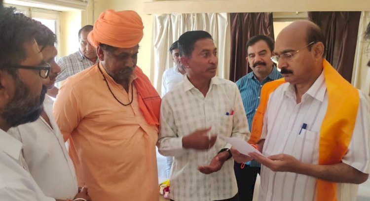 नारणावास जागनाथ महादेव सड़क मार्ग क्षतिग्रस्त , खतरे में सफर, पुखराज पराशर को सौंपा ज्ञापन