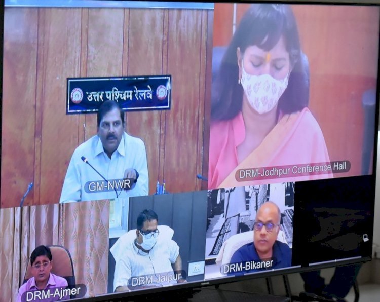 रेलवे के जीएम बोले, योजनाएं पूरी करो तथा संरक्षा और सुरक्षा पर विशेष ध्यान दो