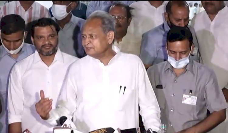 मुख्यमंत्री गहलोत ने करौली दंगे मामले में भाजपा पर लगाया राजनीति करने का आरोप, कहा भाजपा चुनावी मोड़ में