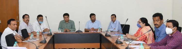 सरकार की फ्लैगशिप योजनाओं के बेहतर क्रियान्वयन के लिए अधिकारियों और कर्मचारियों को प्रो एक्टिव होकर करना होगा कार्य: जैन