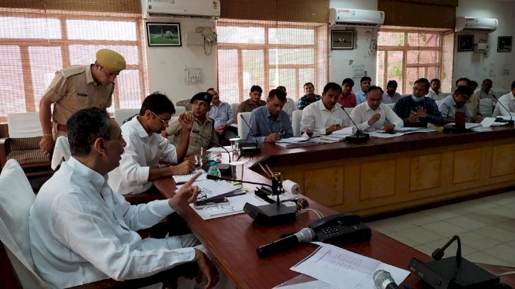आमजन की समस्याओं के समाधान में लापरवाही बरतने पर पर्यटन मंत्री ने अधिकारियों को दी जिला बदल की चेतावनी