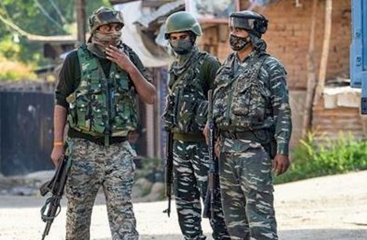शोपियां में CRPF-पुलिस टीम पर आतंकी हमला, मुठभेड़ में एक नागरिक की मौत पर हंगामा