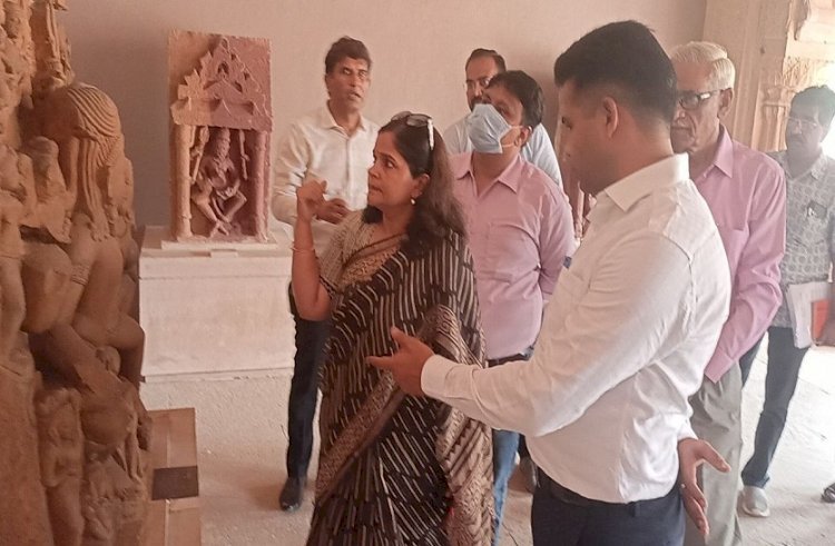 भरतपुर के राजकीय संग्रहालय में धमकाया-सुधर जाओ, नहीं तो जालोर करा दूंगी तबादला