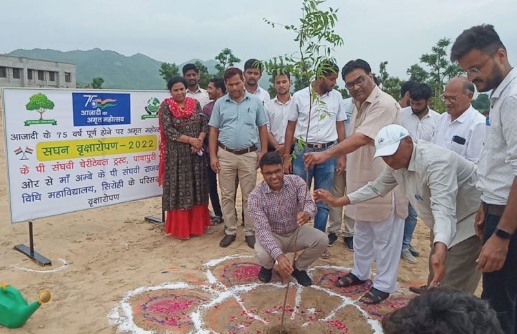 माँ अम्बे के पी संघवी राजकीय विधि महाविद्यालय के परिसर में लगाये 451 पौधे