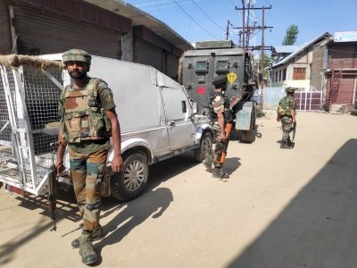 जम्मू-कश्मीर के बडगाम से लश्कर के 2 आतंकी सहयोगी गिरफ्तार