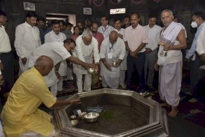 बिहार : विष्णुपद मंदिर में नीतीश के साथ गैरहिंदू मंत्री के जाने की घटना ने तूल पकड़ा, प्रबंधन नाराज