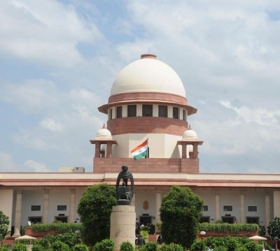 सुप्रीम कोर्ट ने उद्धव-शिंदे मामला संविधान पीठ को भेजा, चुनाव आयोग को फैसला देने से रोका