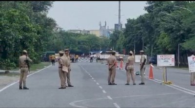 अंतिम चरण में है ट्विन टावर को गिराने की तैयारियां, पुलिस कमिश्नर ने आसपास के इलाके की सुरक्षा और ट्रैफिक का लिया जायजा