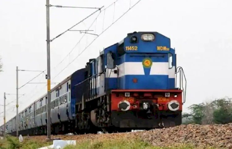 किन्नरों से पीछा छुड़ाने के लिए ट्रेन से कूदे दो श्याम भक्त आए दूसरी ट्रेन की चपेट में, उड़ गए चिथड़े